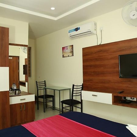 Dreams Residency Manjeri Kültér fotó